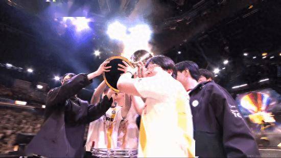 EDG夺冠后今年《无畏契约》主题曲风评逆转 摇身一变成为最佳曲目